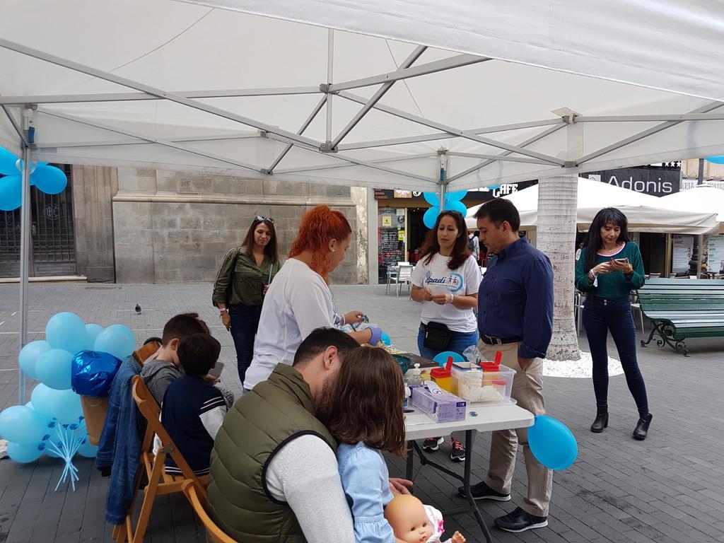 apadicanarias's tweet photo. Realizando pruebas capilares de glucosa en sangre en nuestro stand 💙👏👏 gracias a la colaboracion de #masquecarpas #joysa #comisionfiestascarboneras #JoseBermudez #lacasadelasmacetas 💙 https://t.co/el2n66UoxF