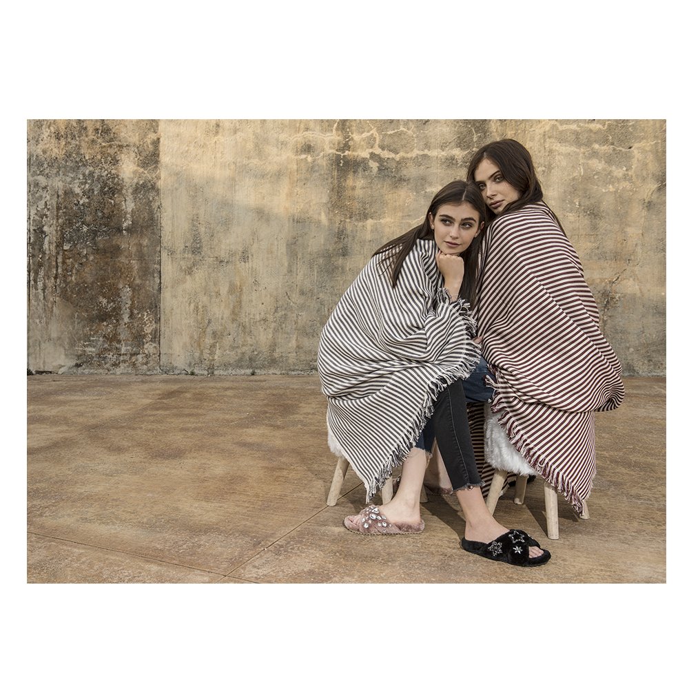 ColorsColors's tweet photo. Slip into cute Colors of California's slippers to make most of your lounging hours #colorsofcalifornia #furryslipper https://t.co/jWtyPF4kYL