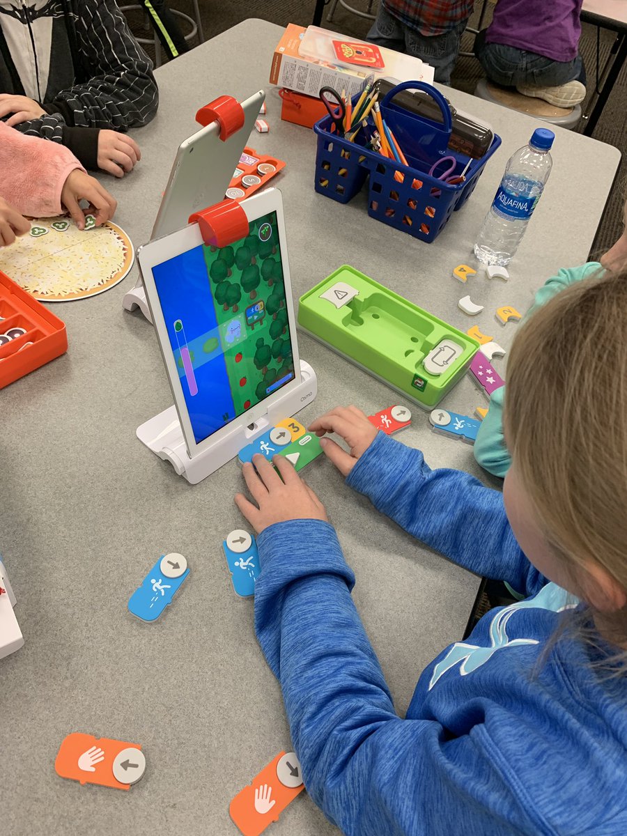 HuskySTEMLab's tweet image. Short weeks can’t stop the learning in this #STEMlab introducing @PlayOsmo Pizza Shop and #codingwithAwbie to Mrs. Addy’s 3rd grade class @addythinksthird #coding #elementarySTEM #elementaryMath @lex1science @FortsPond