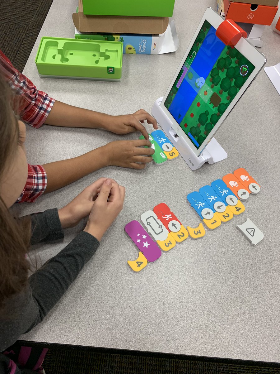 HuskySTEMLab's tweet image. Short weeks can’t stop the learning in this #STEMlab introducing @PlayOsmo Pizza Shop and #codingwithAwbie to Mrs. Addy’s 3rd grade class @addythinksthird #coding #elementarySTEM #elementaryMath @lex1science @FortsPond