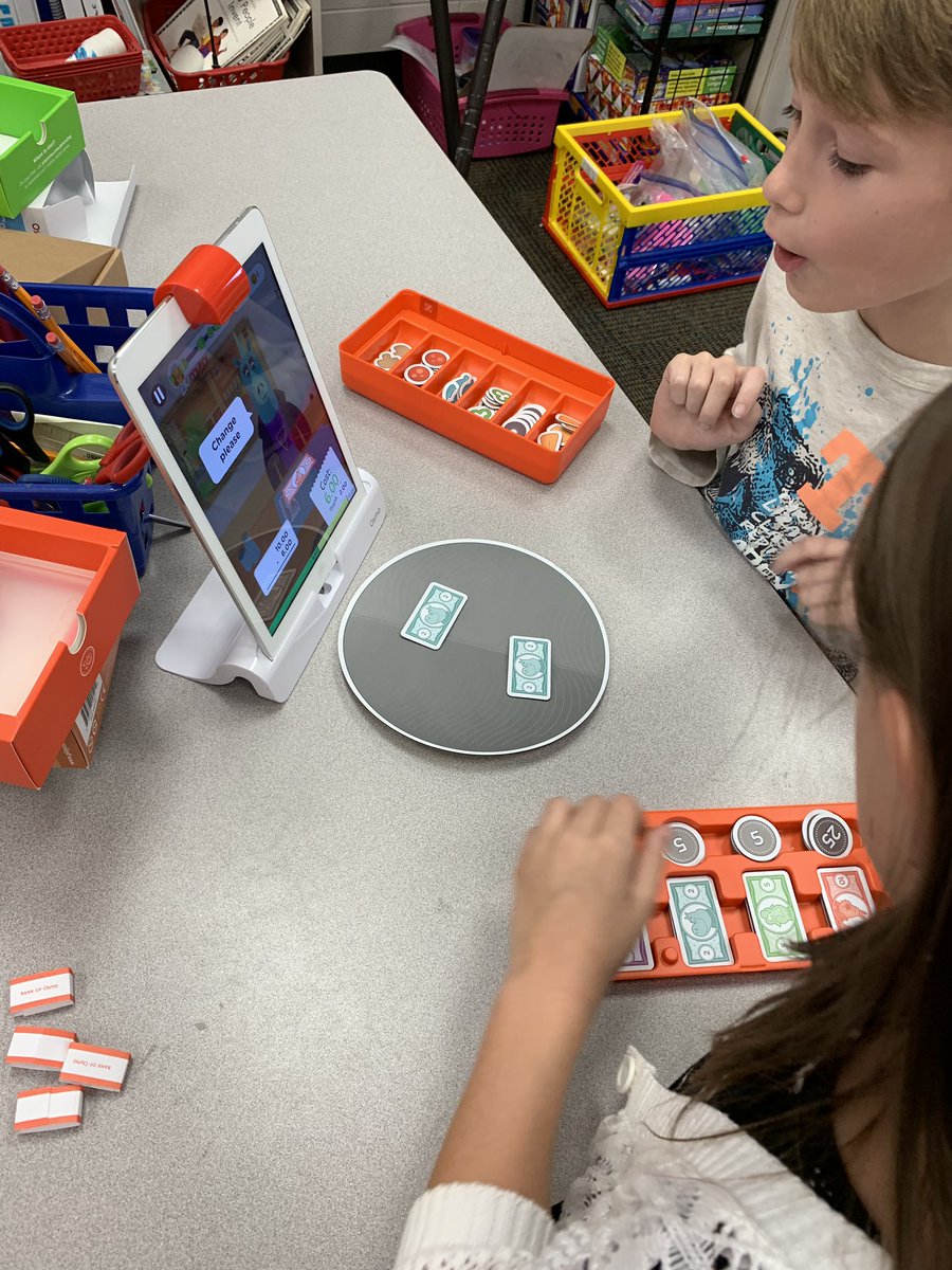 HuskySTEMLab's tweet image. Short weeks can’t stop the learning in this #STEMlab introducing @PlayOsmo Pizza Shop and #codingwithAwbie to Mrs. Addy’s 3rd grade class @addythinksthird #coding #elementarySTEM #elementaryMath @lex1science @FortsPond