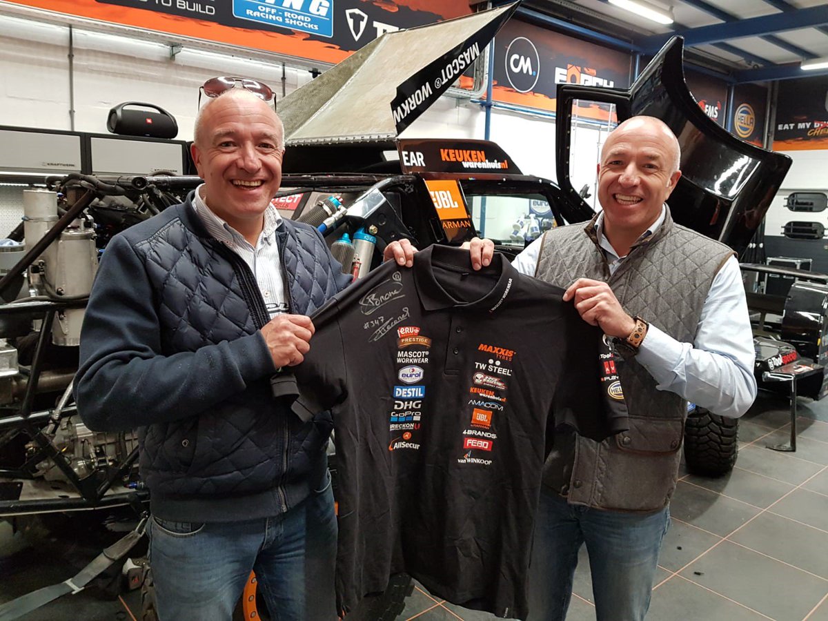 Door Tim en Tom Coronel gesigneerde Maxxis Dakar teampolo, bied mee op pietenontourveiling.nl de opbrengst gaat naar het goede doel! #maxxis #dakar #timcoronel #tomcoronel #autosport #pietenontour <a href="/TimCoronel/">Tim Coronel</a> <a href="/TomCoronel/">Tom Coronel</a>