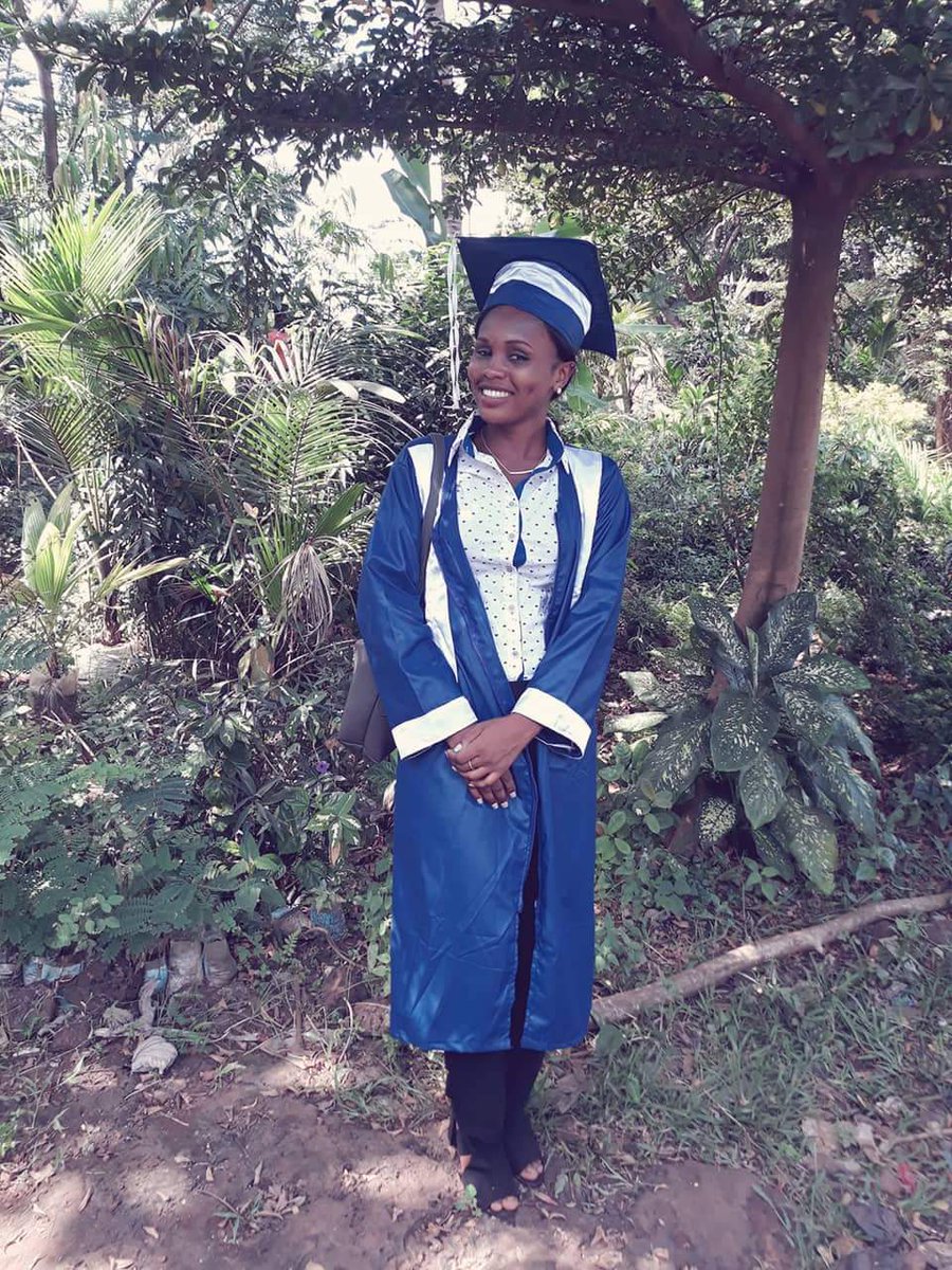 SChectal's tweet photo. Le 17 novembre était le jour le plus important de cette fille du nom de rouguiatou Diallo car c'était le jour de sa remise et celui de son anniversaire ainsi pour célébrer son anniversaire elle a décidé de planter un arbre .
#ChectalChallengeUnAnniversaireUnArbre. https://t.co/F8J03IFZ4y