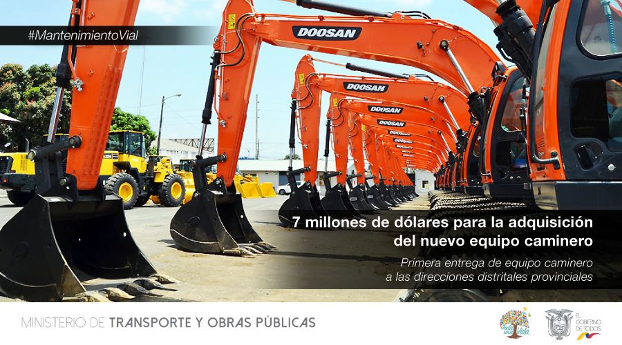 LuisValenzuelaT's tweet photo. El Gobierno Nacional, a través de @ObrasPublicasEc, invirtió alrededor de $7 millones en nuevo equipo caminero para las direcciones distritales del país. Son 13 cargadoras, 14 excavadoras y 4 motoniveladoras que serán usadas en 10.000 km de Red Vial Estatal. #MantenimientoVial https://t.co/A5TD76TK6U