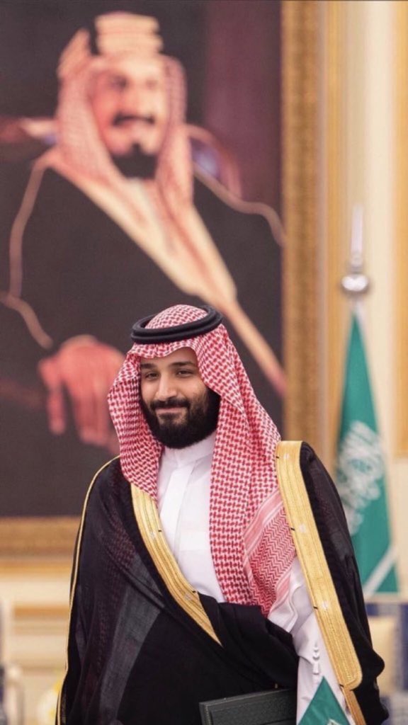 Mt3bN's tweet photo. مْهندس الرؤية عظيم الباس كلاً به يشيد
إسمه رسخ في صفحة التاريخ والتاريخ هام

هذا حفيد مؤسس الأمجاد ونعم الحفيد
متجلّية فيه القيادة من بعد سنّ الفطام

من شاف أبو سلمان في هالوقت كنّه يستعيد
صورة معزي  بالشكل ، والفعل مثله بالتمام

 #الشرارات_ترحب_بملك_الحزم https://t.co/cFkmeRZmC6