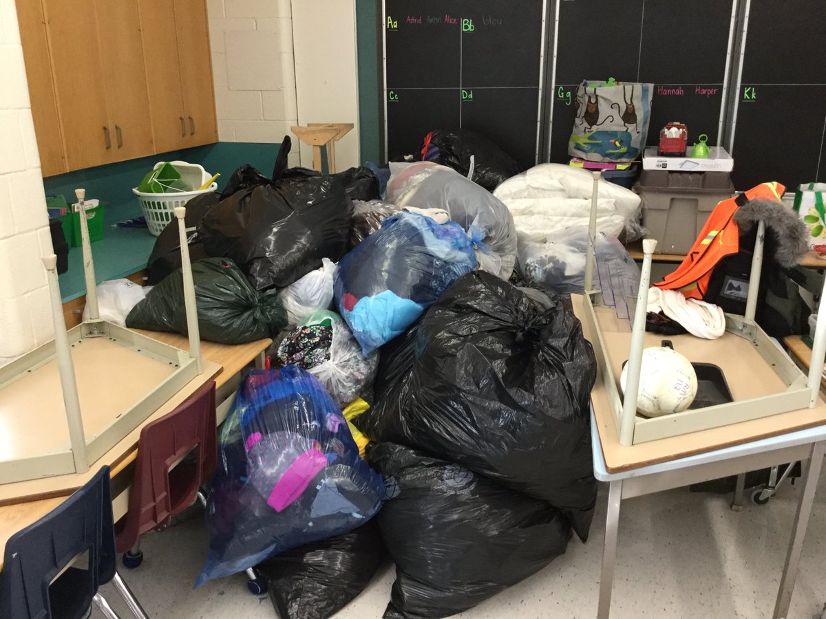 PCPS__1's tweet image. The clothing mountain grows! Look at how much @PCPS__1 is keeping out of our landfills! We&apos;re collecting textiles until next Thursday! Drop off items any time between 8:30 and 3:30!!! #UgLearnGreen @ON_EcoSchools #RecycleTextiles @bag2schoolna