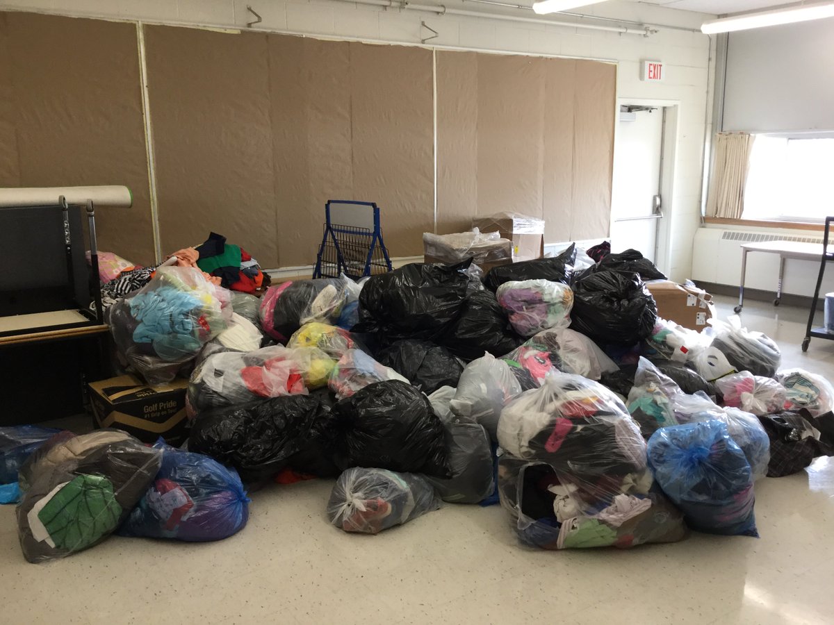 PCPS__1's tweet image. The clothing mountain grows! Look at how much @PCPS__1 is keeping out of our landfills! We&apos;re collecting textiles until next Thursday! Drop off items any time between 8:30 and 3:30!!! #UgLearnGreen @ON_EcoSchools #RecycleTextiles @bag2schoolna