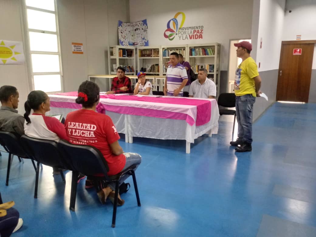 MPV_Zulia1's tweet photo. #Politica | Visita del Frente Francisco de Miranda y de su Directora Nacional de Formación junto al equipo Regional del FFM y el Equipo del Municipio San Francisco quienes evaluaron la actividad de Formación y Reflexionaron sobre el Momento Histórico y los retos por venir #Paz https://t.co/dzJ0k4nsrV