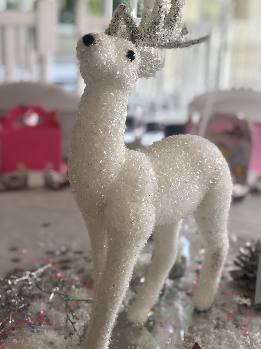 Lovely wintery wedding on Saturday for Leanne &amp; James! ❄️ Fab cake from <a href="/JeanettesGC/">JeannettesGreatCakes</a> ! 😍 🐧 #wedding #surreywedding #winterwedding