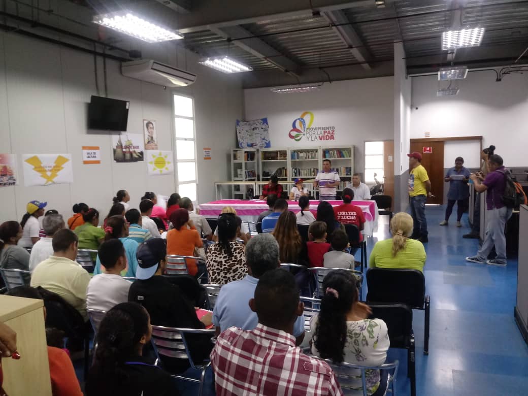 MPV_Zulia1's tweet photo. #Politica | Visita del Frente Francisco de Miranda y de su Directora Nacional de Formación junto al equipo Regional del FFM y el Equipo del Municipio San Francisco quienes evaluaron la actividad de Formación y Reflexionaron sobre el Momento Histórico y los retos por venir #Paz https://t.co/dzJ0k4nsrV