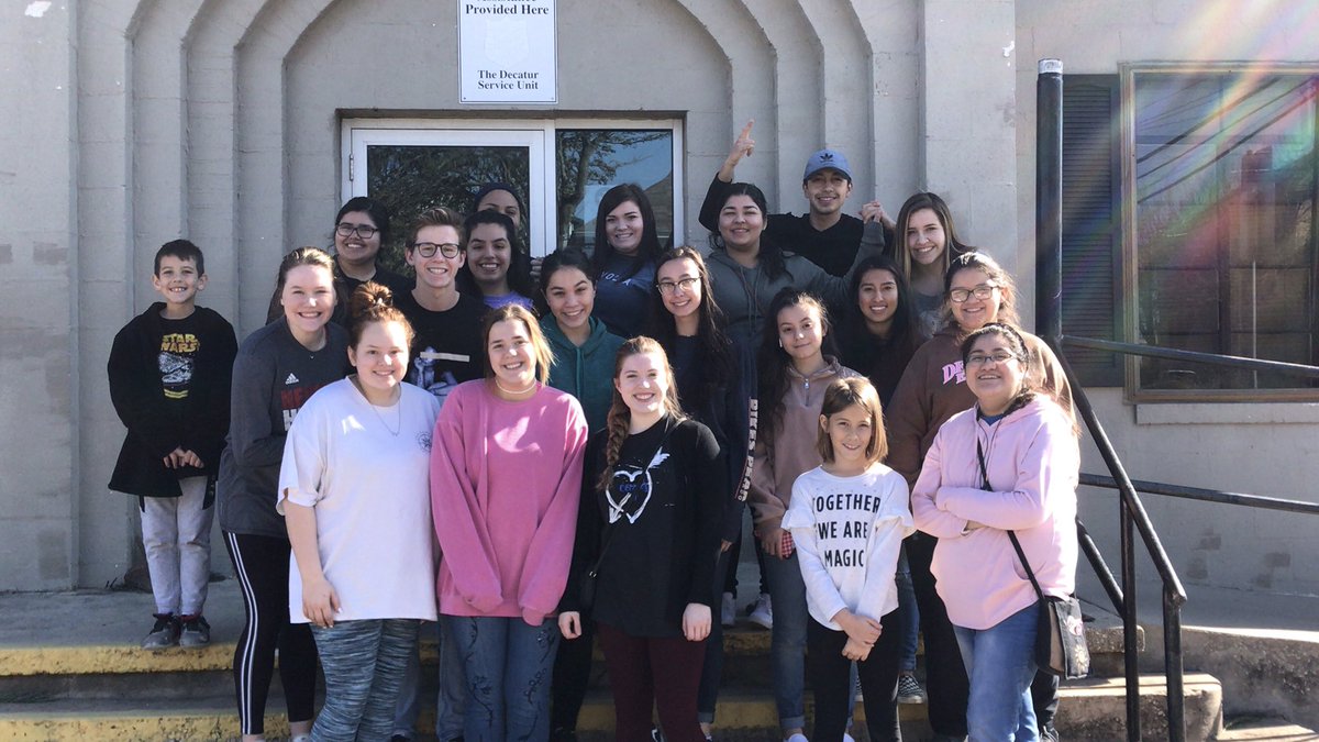 Robbennoltr's tweet photo. Great job this morning representing @DecaturFCCLA. We worked this morning at W.A.R.M. sorting, stocking, and lifting donated food. #Volunteers #fccla #texasfccla @decaturisd @DecaturHSPrncpl https://t.co/9TR57cTkqX