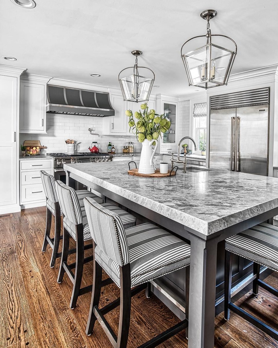 OliverRenos1's tweet photo. Not only will this island give you extra space to prepare meals, but it will also encourage your family to gather around and spend some quality time together.
📷 @chrisveithinteriors https://t.co/tSBn7rRcvF