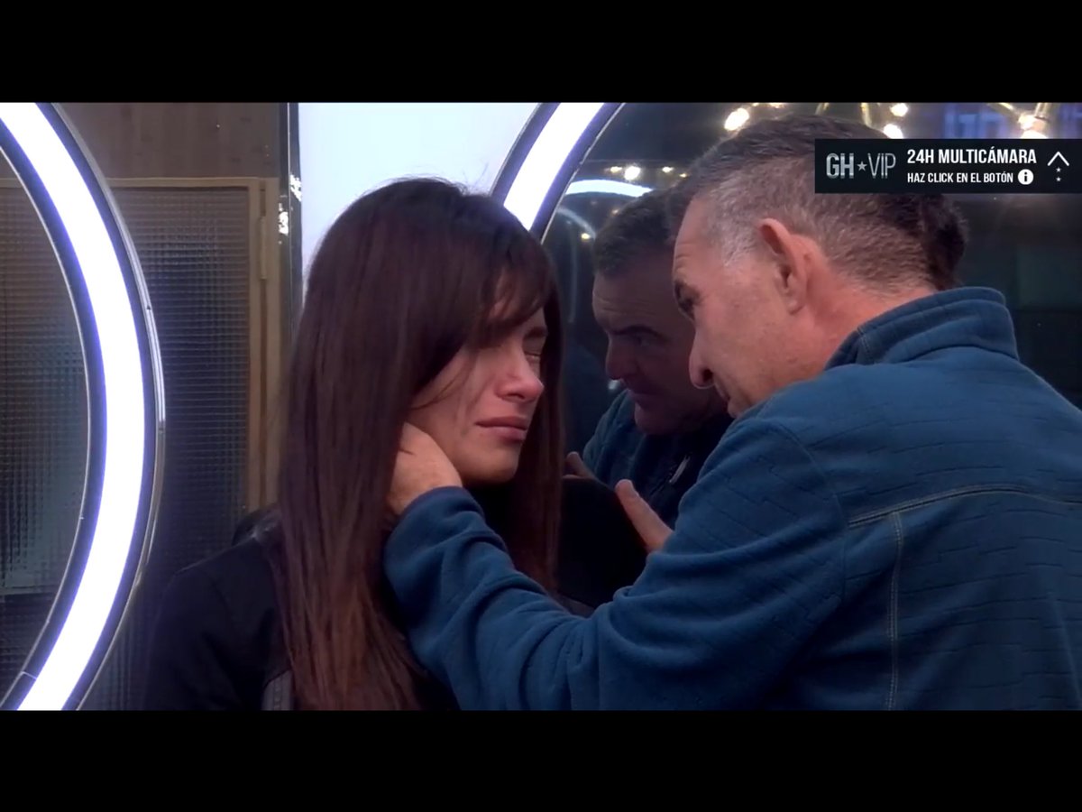 caziopea13's tweet photo. ¿Por qué llora Miriam? De pronto otra vez las plantas del jardín 💥💥💥☠☠☠💥💥💥⚡️ #DBTGHVIP10 #SomosLaAudiencia19N https://t.co/E7lwVGpfVV