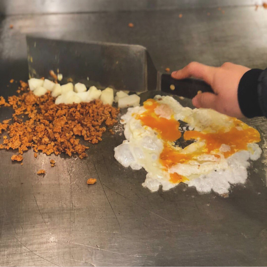 Tlaloc_SF's tweet photo. Who ordered the chorizo #breakfast #burrito coming right up‼️ 🤤😍🔥🔥
.
.
 #foodie #foodporn #foodstagram  #instafollow  #tagforlikes #followback #photooftheday #likeforlike #mexicanfood #mexicaneats #tastelikesf #todayfood #bayareaeats #eater #eatersf #eeeeeats #topcitybites https://t.co/cUEsnrnJQU