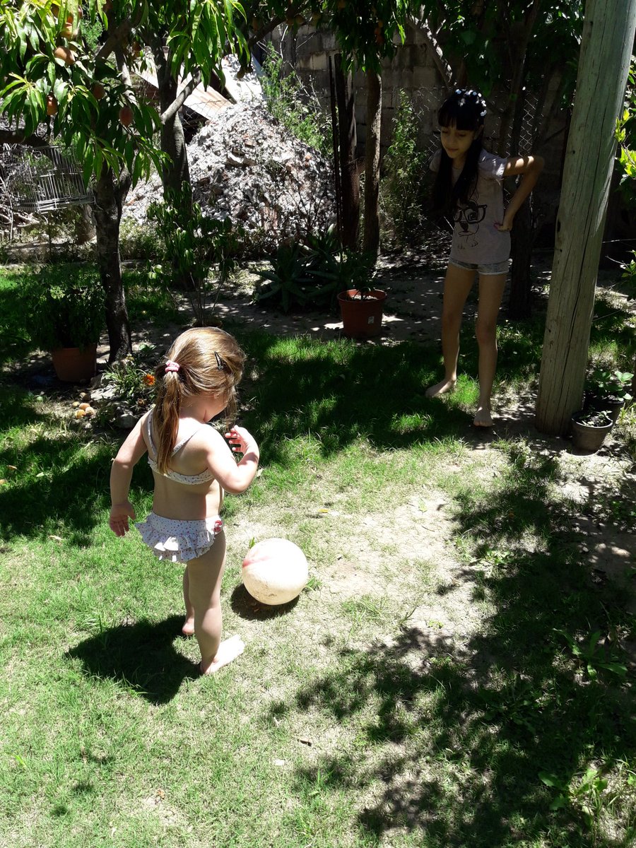 SandraTello's tweet photo. Mis niñas futboleras. ⚽️ 😊 ❤❤❤
#sobrinitas 😍 https://t.co/4aP8iUGaWw