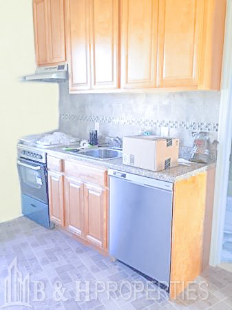 FreeUpAgent's tweet image. For rent in Brooklyn:

Gorgeous Renovated 3 BD w/Garden &amp;amp; Laundry in Unit, Prime #parkslope for $2,999!!

More information:

Call Daniel @ 718 775 7759 / email Daniel@bandhrealty.com

Apartment -&amp;gt; ow.ly/Iauw30mFtA5