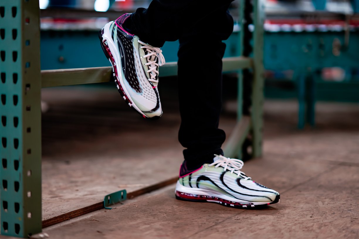 Uživatel Finish Line na Twitteru: „An 'Enamel Green' Colorway Sparks Up The  @Nike Air Max Deluxe. Grab Your Pair Tomorrow. https://t.co/cmzs3BrtCM  https://t.co/Ipwkz2t984“ / Twitter