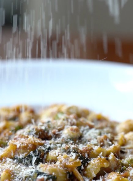 Mondays are for #cheesy pasta.