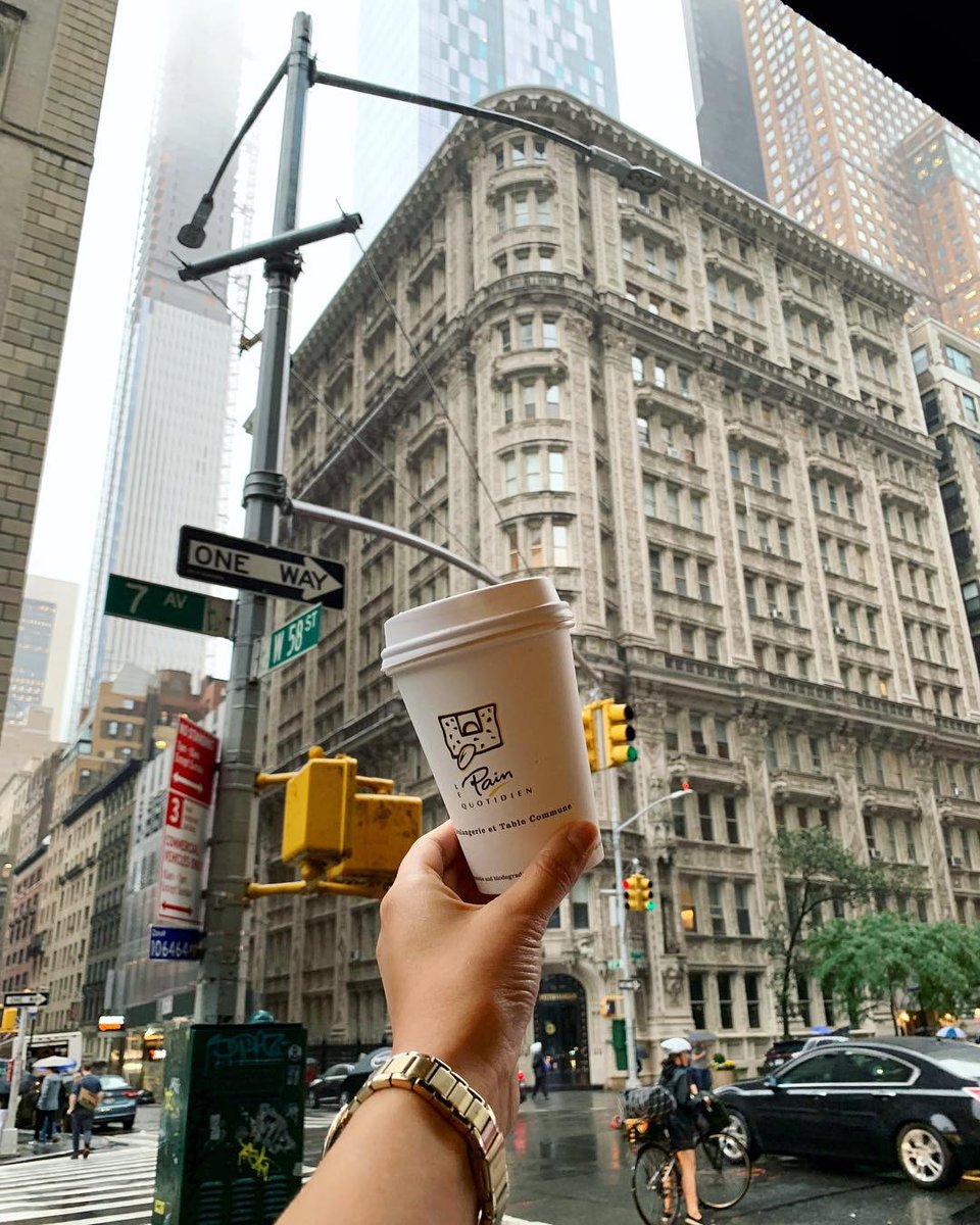 LPQes's tweet photo. Estamos contigo, 📷 IG: @samanthasbreadandbutter. Llueva o haga sol, el café es vida. https://t.co/acZICxUhiB