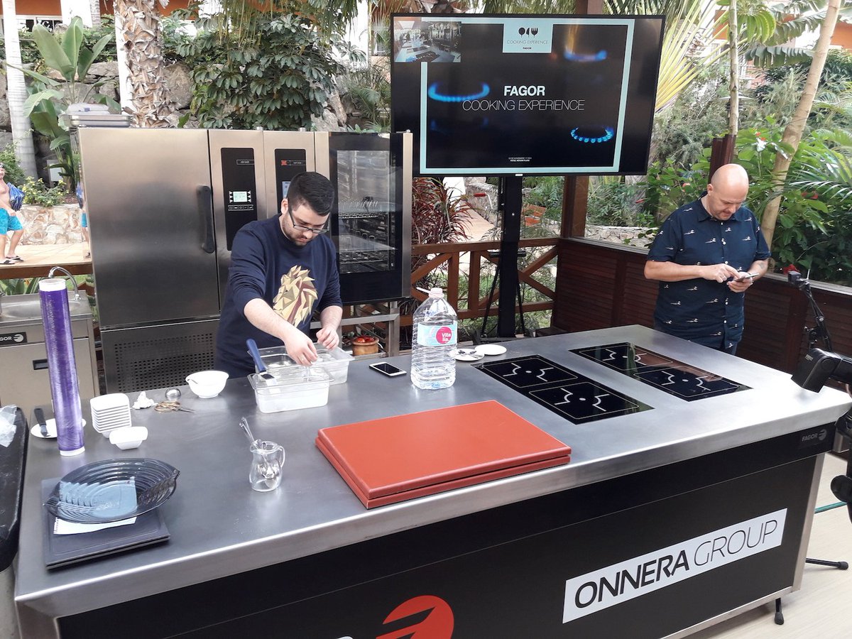 FagorPro's tweet photo. Y ya ha dado comienzo la #FagorCookingExperience, el evento gastronómico que reúne a más de 100 #chefs en #Canarias!
#gastronomía #masterclass #FagorIndustrial https://t.co/nTujPgPVaX