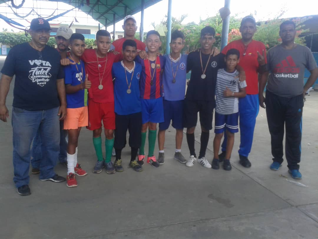 MPV_Zulia1's tweet photo. #AtencionSocial | MPV realizó una actividad en la que el fútbol, la familia y la alegría fueron los protagonistas, el primer encuentro deportivo tuvo como objetivo aprovechar el interés de los niños en el área recreacional y promover los hábitos deportivos #Deporte https://t.co/tSXU3AFcue