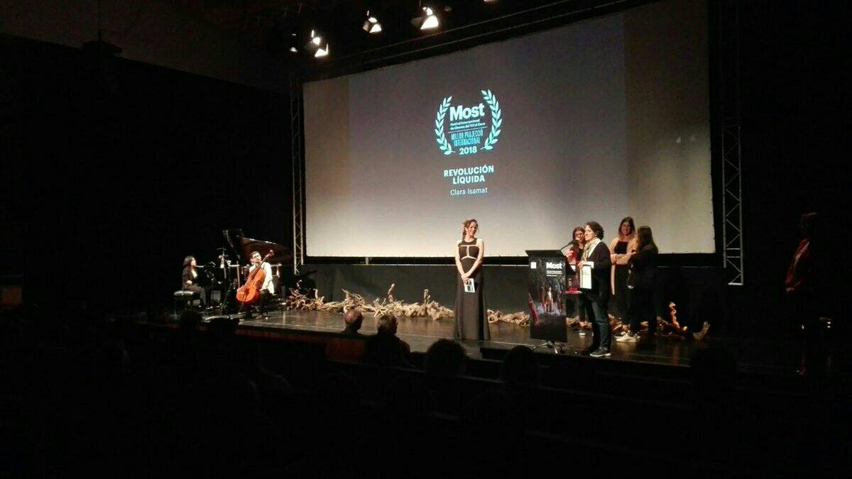 sibaritastur's tweet photo. RT @ClaraIsamat: #RevoluciónLíquida reconocida con el “Premi Projecció Internacional” del #Most2018 Gracias al jurado, a los organizadores, a un equipo técnico maravilloso y a todos los sumillers que hacéis de vuestro trabajo una revolución. #sommelier #DeliaGarcia @mostfestival https://t.co/q6Ja8FzBgC