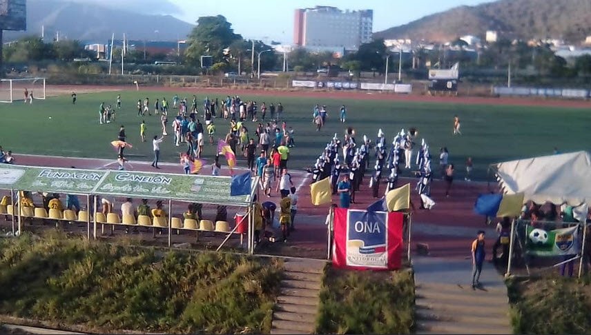 MargaritaFC_'s tweet photo. Celebración con música y alegría amenizada con Banda Show Manuel Placido Maneiro de Pampatar al finalizar la jornada
Domingo 18 de Noviembre
Semifinal #TC2018 #AC2FutVe 🚩
@MargaritaFC_ vs #Llaneros
Ciudad Deportiva de Pampatar
#DomingoDeVictoria🥇
#SubeLaMareaInsular🌊 https://t.co/ZJbW6Op315