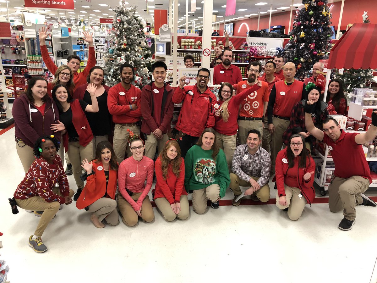 Fairfield? More like Fair-filled with joy for the holidays at 675! 🎯🎄❤️ <a href="/BekdacheZeina/">Zeina King</a> <a href="/tgt_liz/">Elizabeth Eissner</a>  #workwhereyoulove