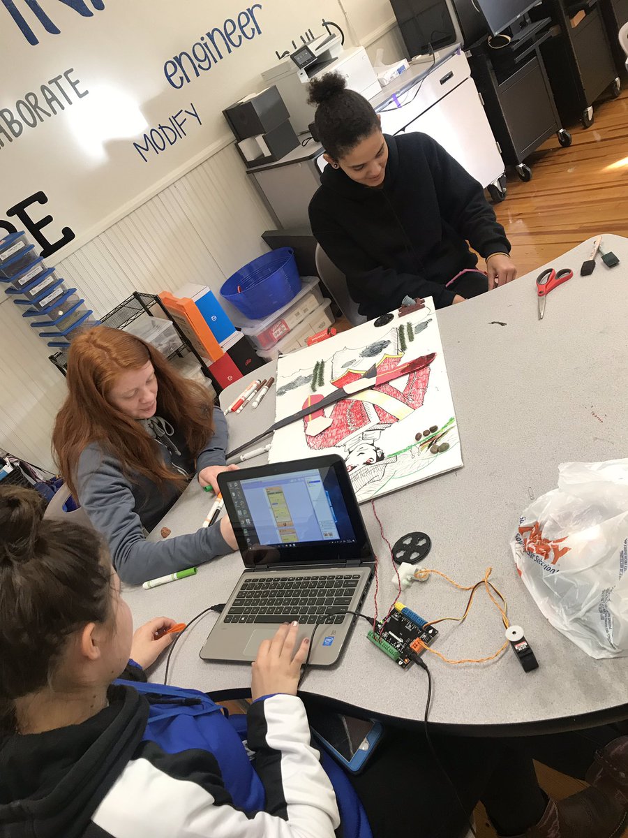 emilycnestor's tweet photo. These students are really showing their creativity using @birdbraintech Hummingbird kits to bring the Revolutionary War back to life. #techinhistory #coding #DLPCoaching https://t.co/iiOHxpfzBP