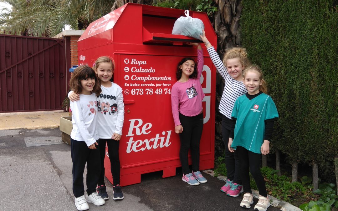 salesianosELX's tweet photo. Contenedores de recogida de ropa en nuestros colegios: apoyando con “Retextil” el proyecto “Moda-Re” de Cáritas Española. #primerolosúltimos #Salesianos #Caritas #Elche #ropa #calzado #complementos #retextil
https://t.co/6kNg3Z0ZyK https://t.co/C9XUvPk3pT