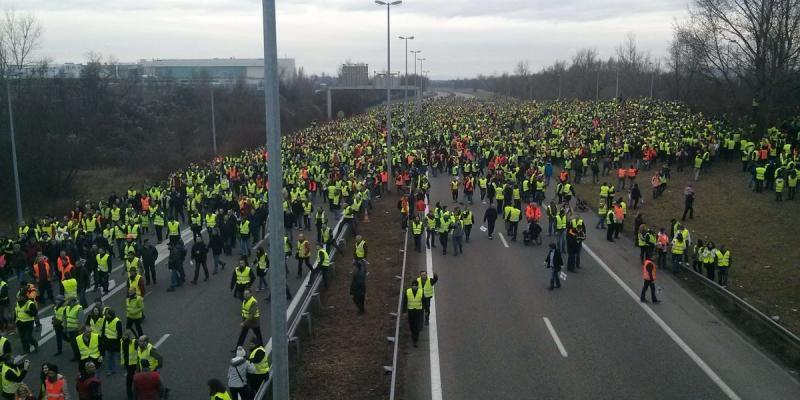 Nice_Matin's tweet photo. Ces quatre intox et fausses images sur le mouvement "des gilets jaunes" qui ont circulé sur les réseaux sociaux https://t.co/a1nGu805B6 https://t.co/1qXPkz7KzG