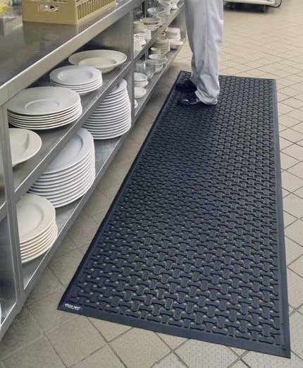 CarpetRentals's tweet photo. If nothing else, your employees deserve to feel safe and comfortable while at work. Discover all the ways an anti-fatigue mat can protect them from discomfort and muscle pain while providing joint relief: https://t.co/d7ki7kjM0M https://t.co/tP0H6qYLOS