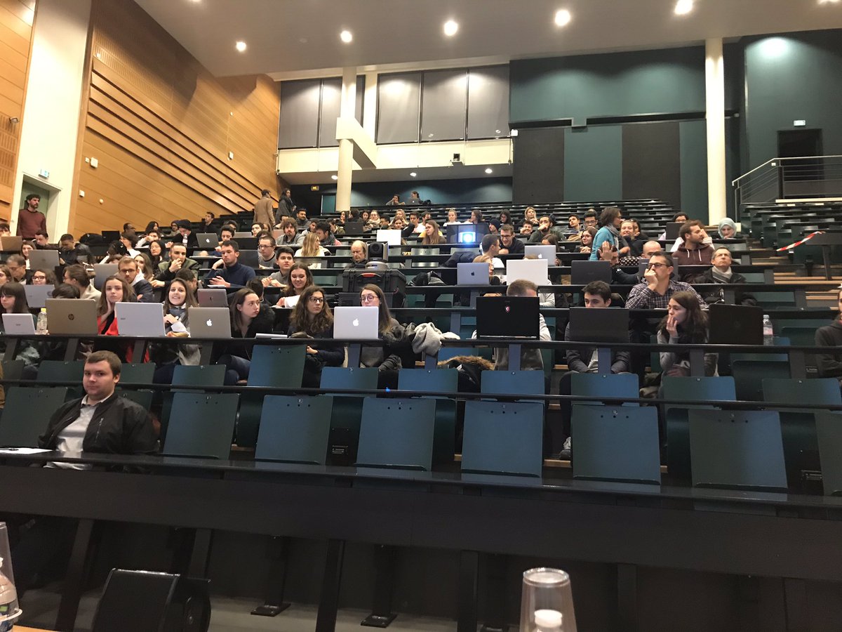 MichelPerrinet's tweet photo. Une belle audience pour la table ronde « La transparence des algorithmes ». Nous y parlons d’éthique et intentions des concepteurs. Les algorithmes sont-ils loyales à l’usager ? #ConnectedWeek @AngersTech https://t.co/lz3sMTRnIi