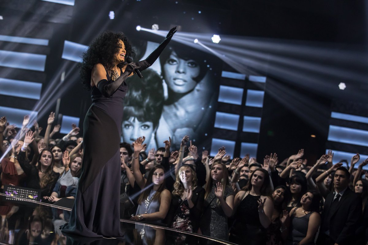 AMAs's tweet photo. One year ago, today. #AMAs https://t.co/jAgnjN0V7W