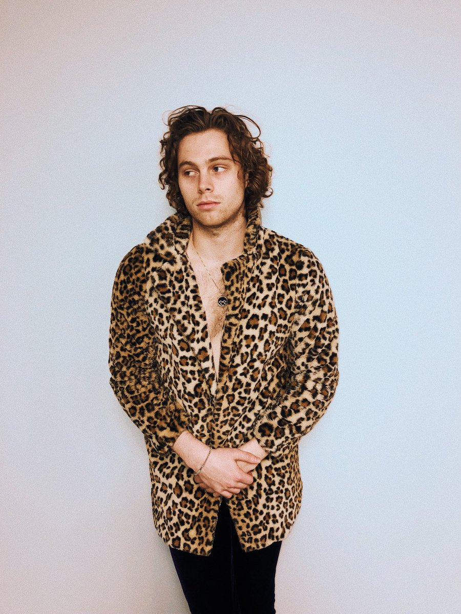 Luke5SOS's tweet photo. 🖤 https://t.co/7k0HOUDzx2