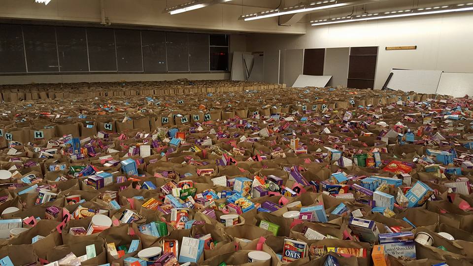 Apexiallc's tweet photo. Giving back is a huge part of the “Apex Difference”. Ryan Watts, Owner of Apex, Ray Ferralez and Meghan Mullen joined hundreds of others sorting meals for thousand of Veterans and their families at https://t.co/ucg6t8hNHh on their 10th year of caring for local Veterans. https://t.co/XzK1gZ98gK