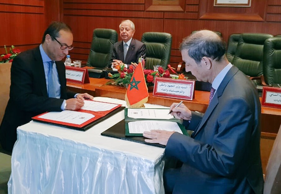 AbdeladimLhafi's tweet photo. Signature d'une convention entre le Haut Commissariat aux Eaux et Forêts et à la Lutte Contre la Désertification #HCEFLCD et le ministère de l'équipement qui scelle l'approche partenariale pour la gestion cohérente des projets d'équipements à caractère d'utilité publique https://t.co/MWRgs3Smfb