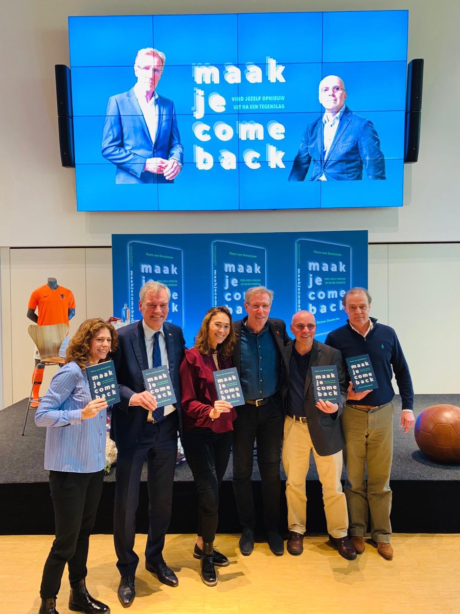 kjeldvb's tweet photo. Boekpresentatie ‘Maak je Comeback’. Presentatie door @barbarabarend Eerste exemplaren worden in ontvangst genomen door @BibianMentel en Eric van Schagen @SimacICT . Boek staat nu al op nr. 1 @Mgtboeknl Volledige opbrengst gaat naar https://t.co/gawBq54BZN 👍👍 https://t.co/2N5Aa1kHfF