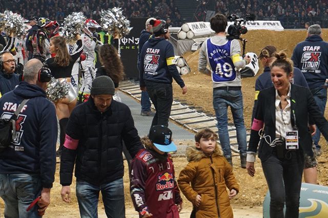 OKevin_199's tweet photo. Guillaume Canet at the SX of Paris #motorcycle #bike #ride#rideout #biker #bikergang #cycle #bikelife#streetbike #cc #instabike #instagood #instamotor#motorbike #photooftheday #instamotorcycle#instamoto #instamotogallery #supermoto #bikestagram #supercro… https://t.co/VAGl3qobeT https://t.co/d6Pxpvjgqf