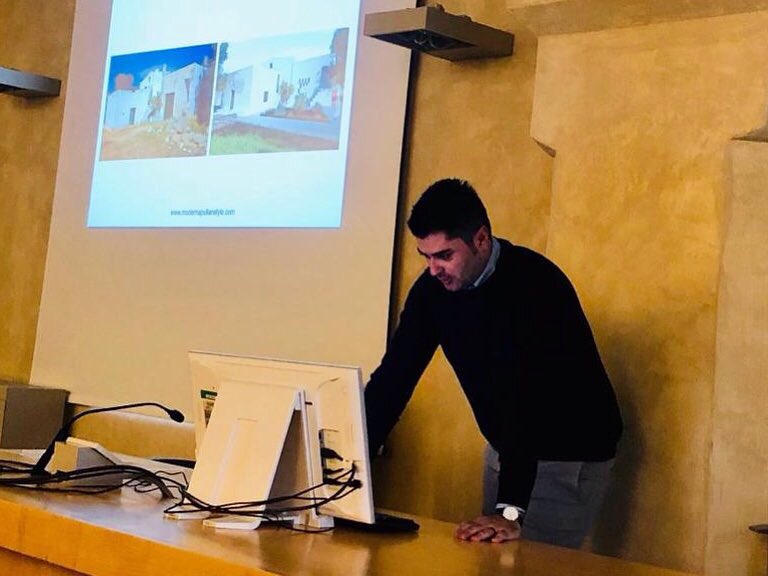 apulianstyle's tweet photo. Lezione di #Marketing #Territoriale presso Università di #Verona.
Relatori: Paolo Campagna (Presidente ANCE #Taranto), Giuseppe Fanelli (CEO MAS SRL), Gemma Lanzo (MAS WEEK Curator), Carmine Chiarelli (Direttore Tecnico di MAS SRL).
#MASWEEK #Architettura #Ingegneria https://t.co/SsbSFKf9v1