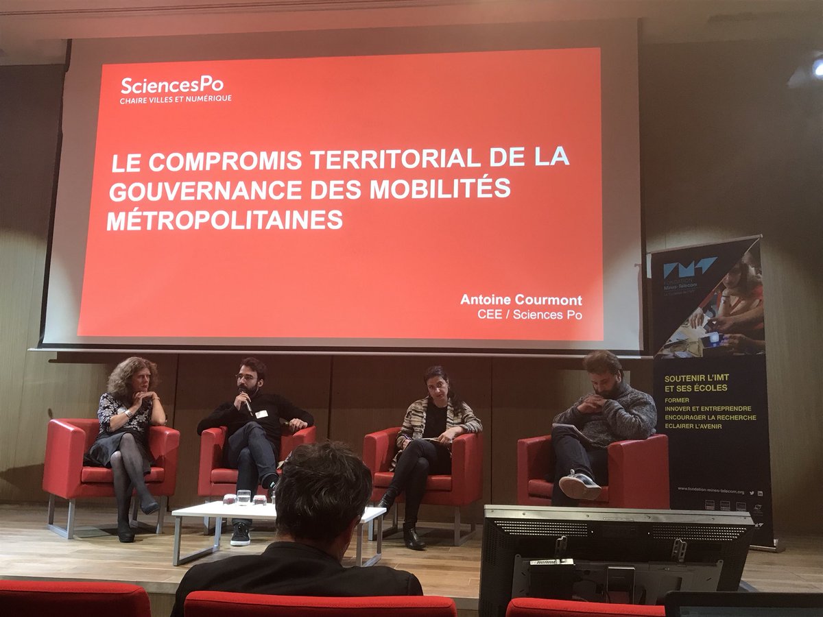 bbilloud's tweet photo. .@AnCourmont parle des modèles de gouvernance entre acteurs public / privé et cite l’exemple #Optymod @grandlyon : réguler grâce aux données de #mobilité
En terme d’audience, les applis @TCL_SYTRAL et @googlemaps sont en tête, grosse percée de @waze à #Lyon https://t.co/6vcRb2juqW