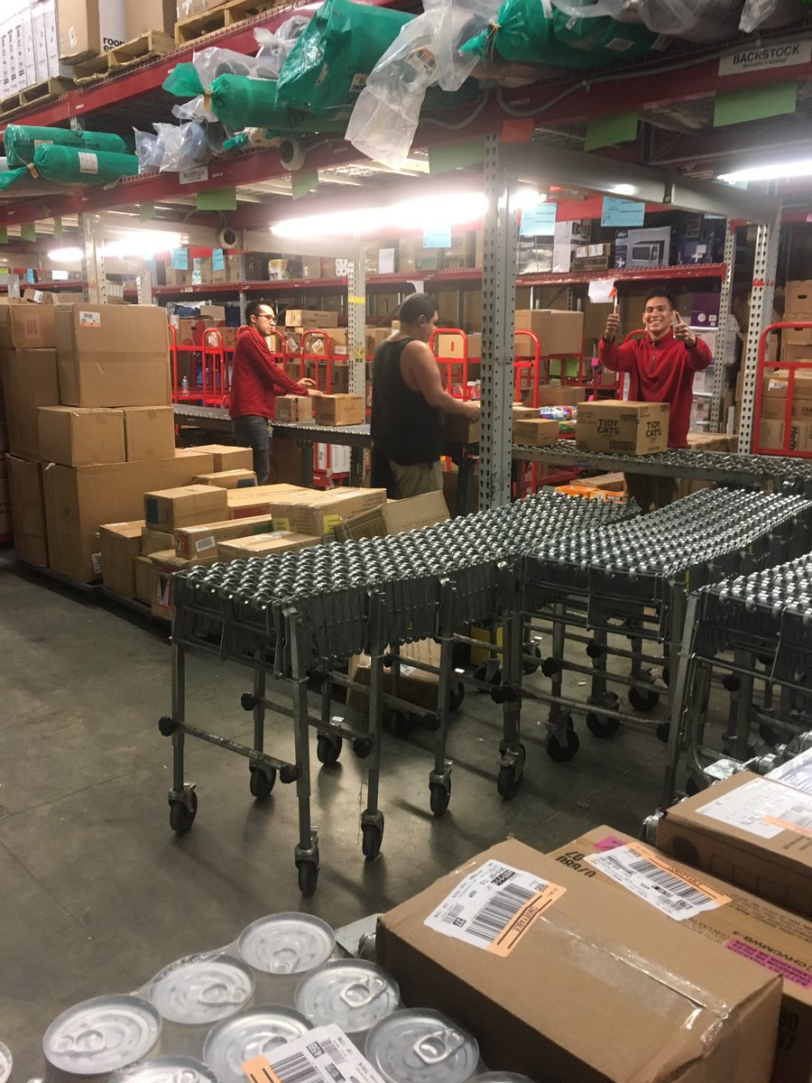 Double truck with just over 4,000 pieces? Not a problem for this unload team 💪🏻 @glauner_ashley <a href="/SonnentagTara/">Tara Sonnentag</a>