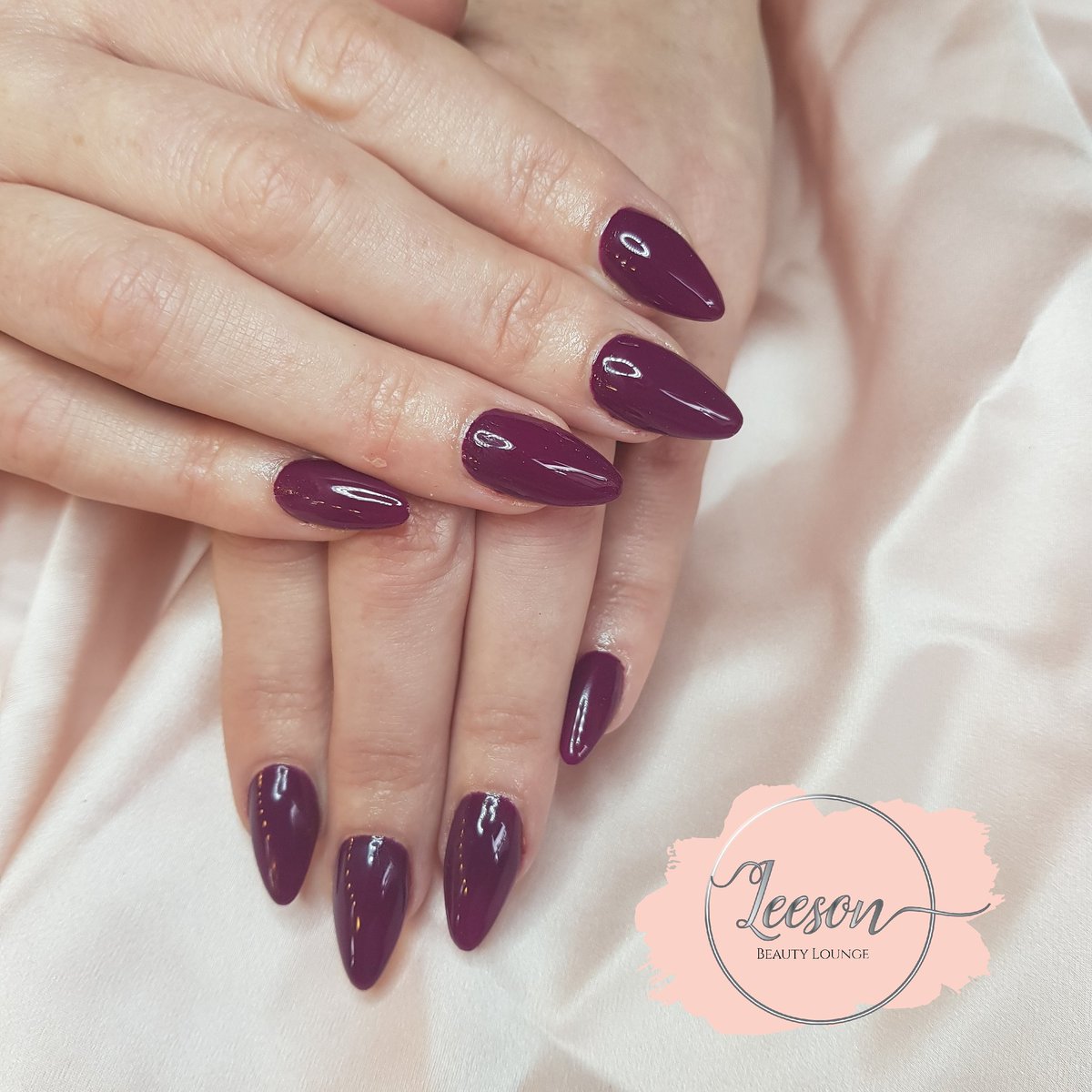 TheDublinJenn's tweet photo. New nails....... #ManicureMonday @TheManicureCo 
#PepperBerry shade is beautiful !! https://t.co/WCVHeqJQQX