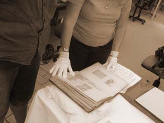italianside's tweet photo. Italian Side is a network of genealogists working in the archives of every #Italian regions: they are able to find out lots of information about your #ItalianSide. 
Are you wondering to know who does the genealogical research? 
Visit our website 👉🏻 https://t.co/NArRSKVH3l https://t.co/T6XtPHdDO4