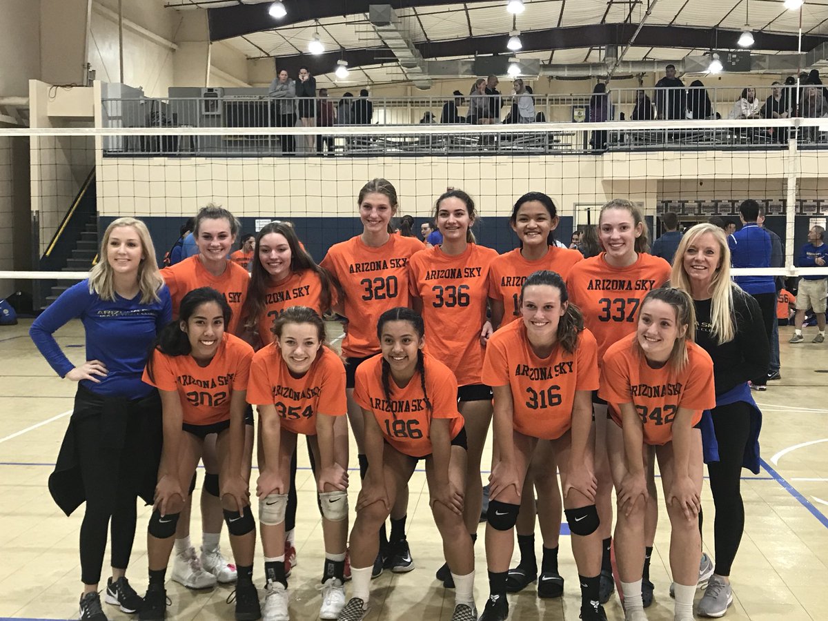 skkb_10's tweet image. let’s get this season started😃❤️🏐 @arizonaskyvbc #15Gold