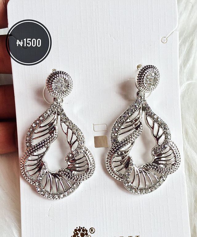 Light up the partay✨✨ Good quality silver tone earrings . . . . #dropearrings #silvertone #giftsforher #funjewelry #weddingparty #owambe #party #partyguest #bestprices #affordablefashion #fashionstore #girlonabudget #fc ift.tt/2qQj73w