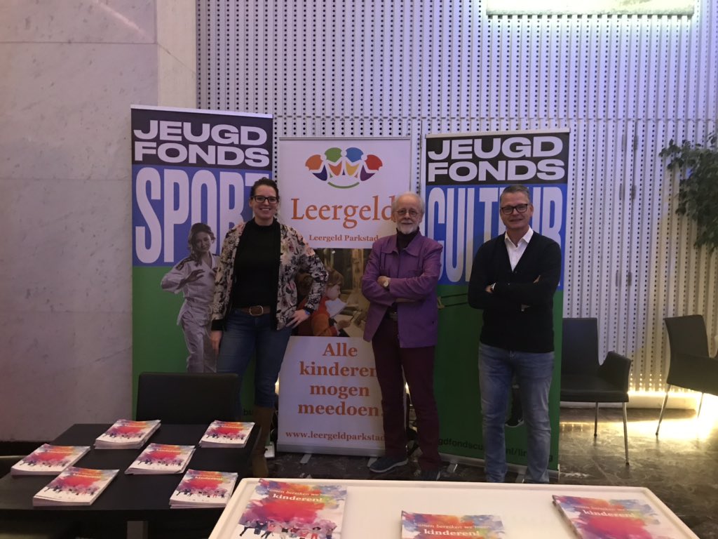 JFSCLimburg's tweet photo. HET GELUK VAN PARKSTAD! Vanavond is @JFSLimburg samen met @JFCLimburg en Leergeld Parkstad te gast bij de Coöperatieve Ontmoeting: georganiseerd door Rabobank Parkstad Limburg! Een avond vol met sprekers en leuke stands die de ruim 800 gasten meenemen naar het gevoel van #GELUK. https://t.co/PQgICvuWtj