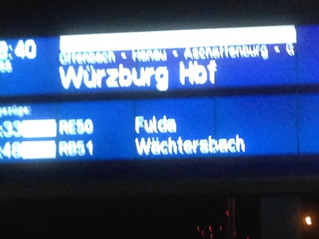 Liebe Journalisten-Kollegen, neben den Kapitalmärkten scheint mir eine Berichterstattung über die unhaltbaren Zustände bei der #DeutschenBahn lohnenswert. Schade, dass die Bahn keine Aktie ist. Mein Votum: strong sell☹️