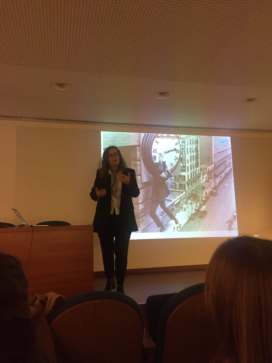 VicSurgery's tweet photo. Enjoying this great speech at  @SCatCir
Regarding how should residents prepare meetings! 👏🏻
Congrats Chief @helenavallverdu 💪🏻
#SoMe4Surgery @ResidentsCHV https://t.co/G7ucYogc59