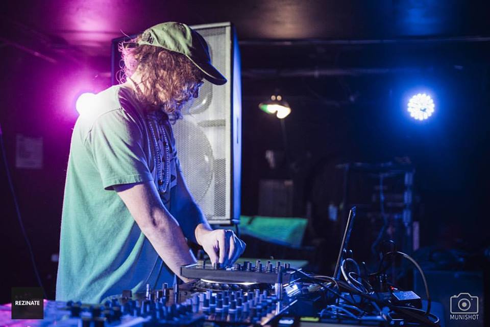 CervantesDenver's tweet image. This show THIS WEDNESDAY!
@ECpresents #ReSearchWednesdays ft #Toadface &amp;amp; @sayerbass w/ @grymetymemusic, @mikeythunder101 &amp;amp; @JordanPolovina.
DUAL VENUE - In the Ballroom: @Chali2na (ft @RealDeitchBeats, @borahmkeys &amp;amp; @chriskarnsmusic)
Supported by @303MHSM &amp;amp; @PartyGuruDenver